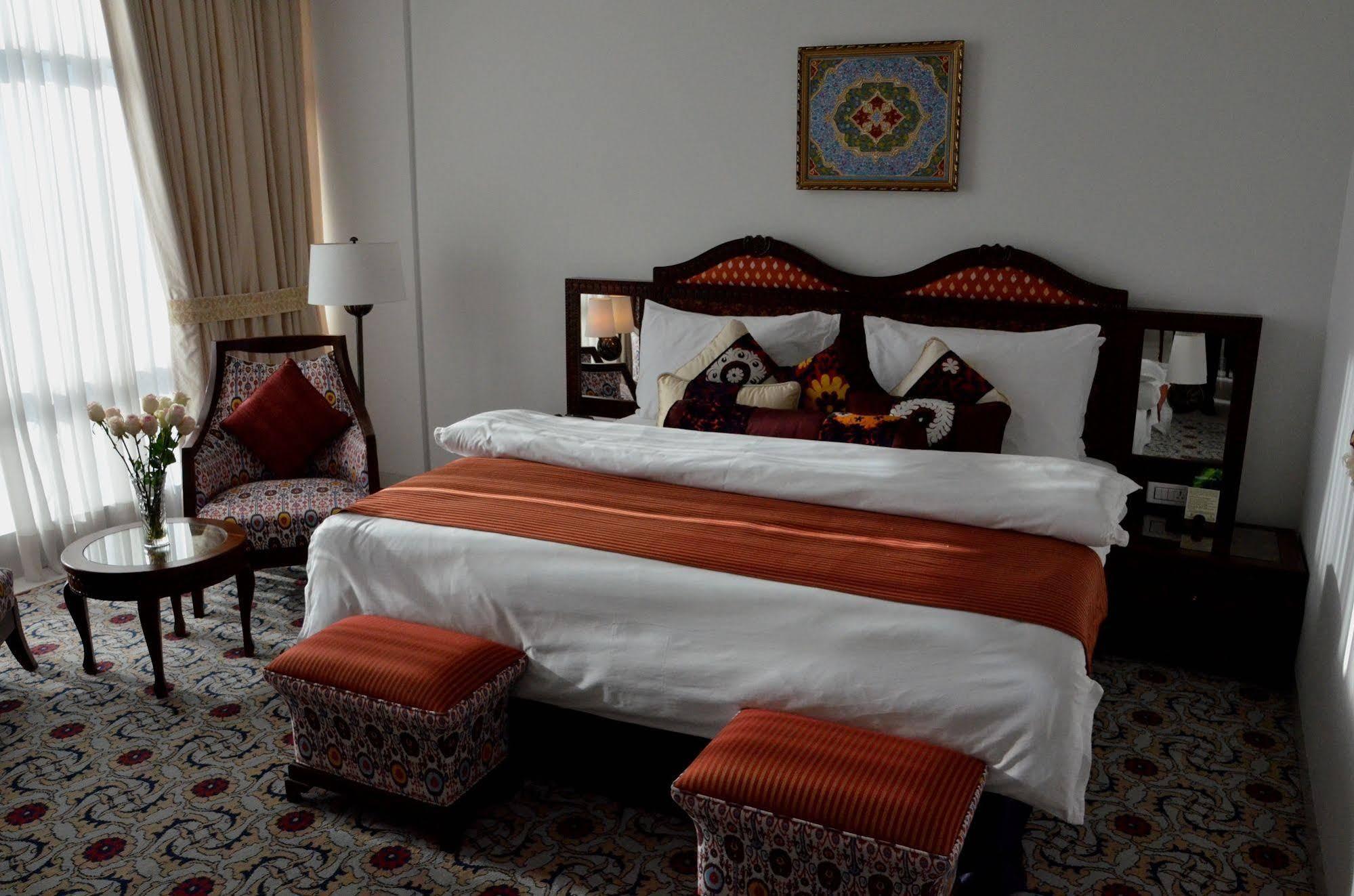 Dushanbe Serena Hotel ภายนอก รูปภาพ