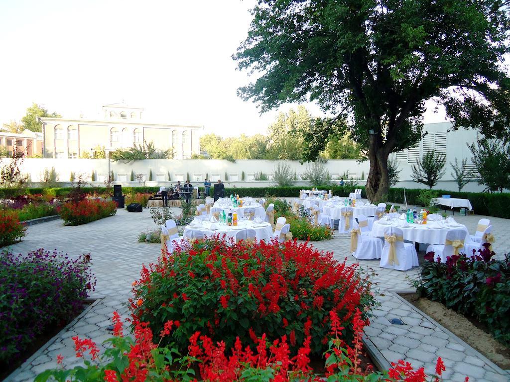 Dushanbe Serena Hotel ภายนอก รูปภาพ