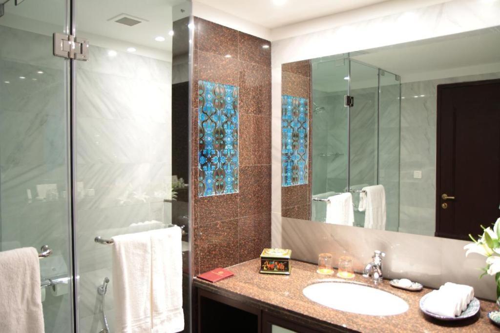 Dushanbe Serena Hotel ภายนอก รูปภาพ