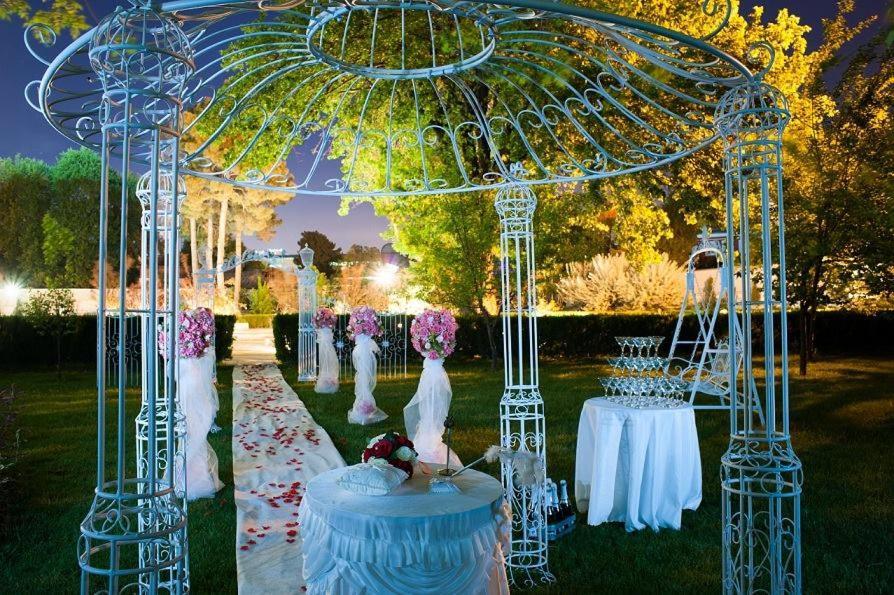 Dushanbe Serena Hotel ภายนอก รูปภาพ