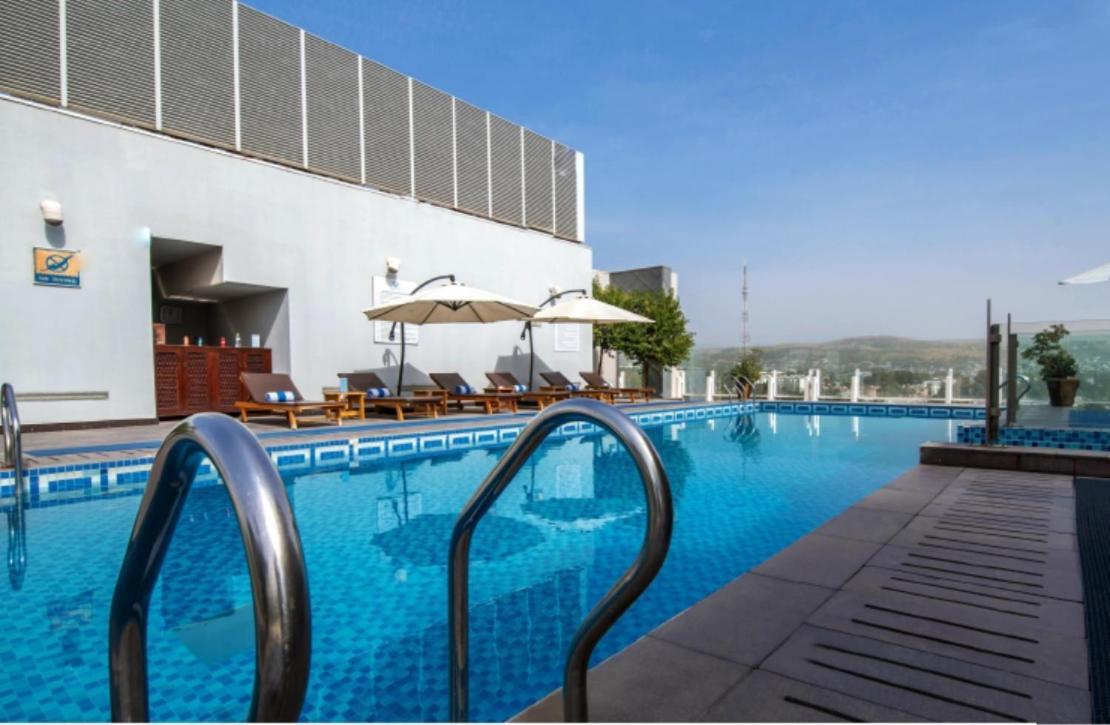 Dushanbe Serena Hotel ภายนอก รูปภาพ