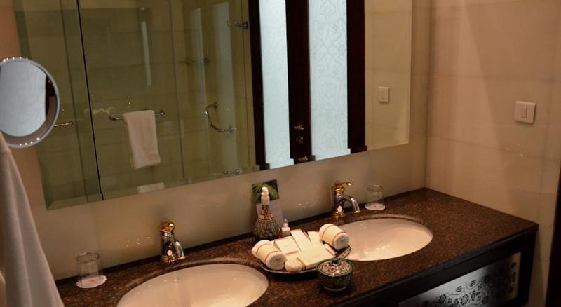 Dushanbe Serena Hotel ภายนอก รูปภาพ