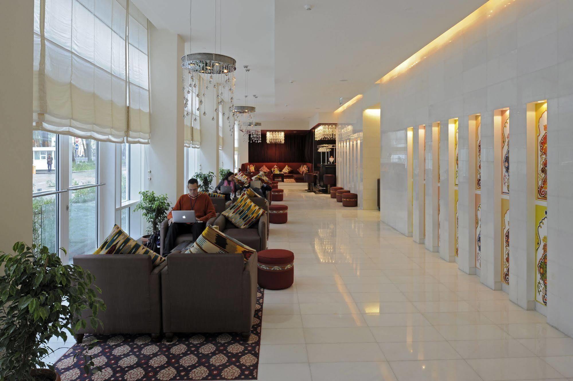 Dushanbe Serena Hotel ภายนอก รูปภาพ