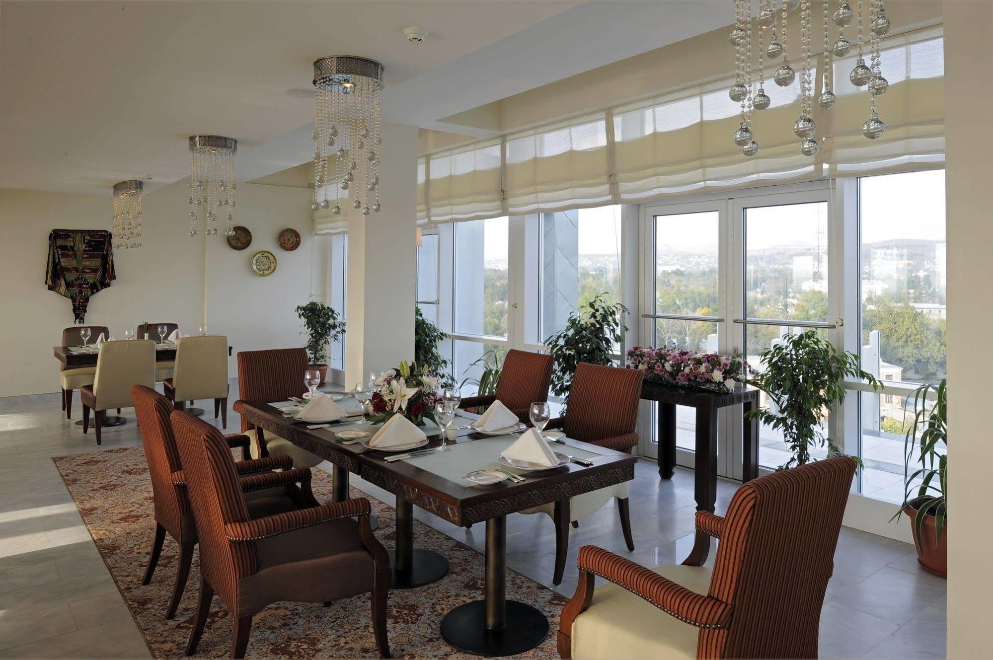 Dushanbe Serena Hotel ภายนอก รูปภาพ