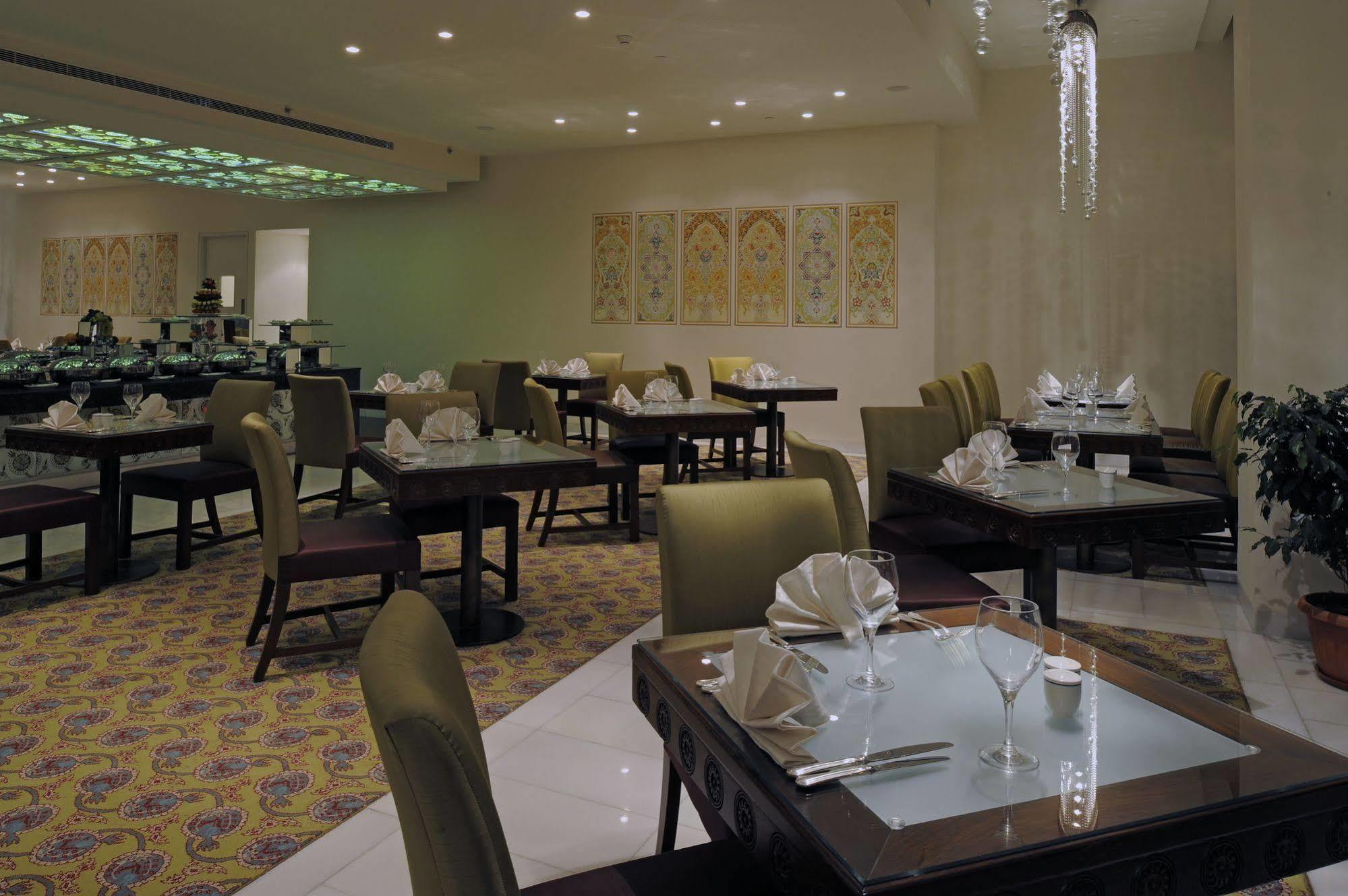 Dushanbe Serena Hotel ภายนอก รูปภาพ
