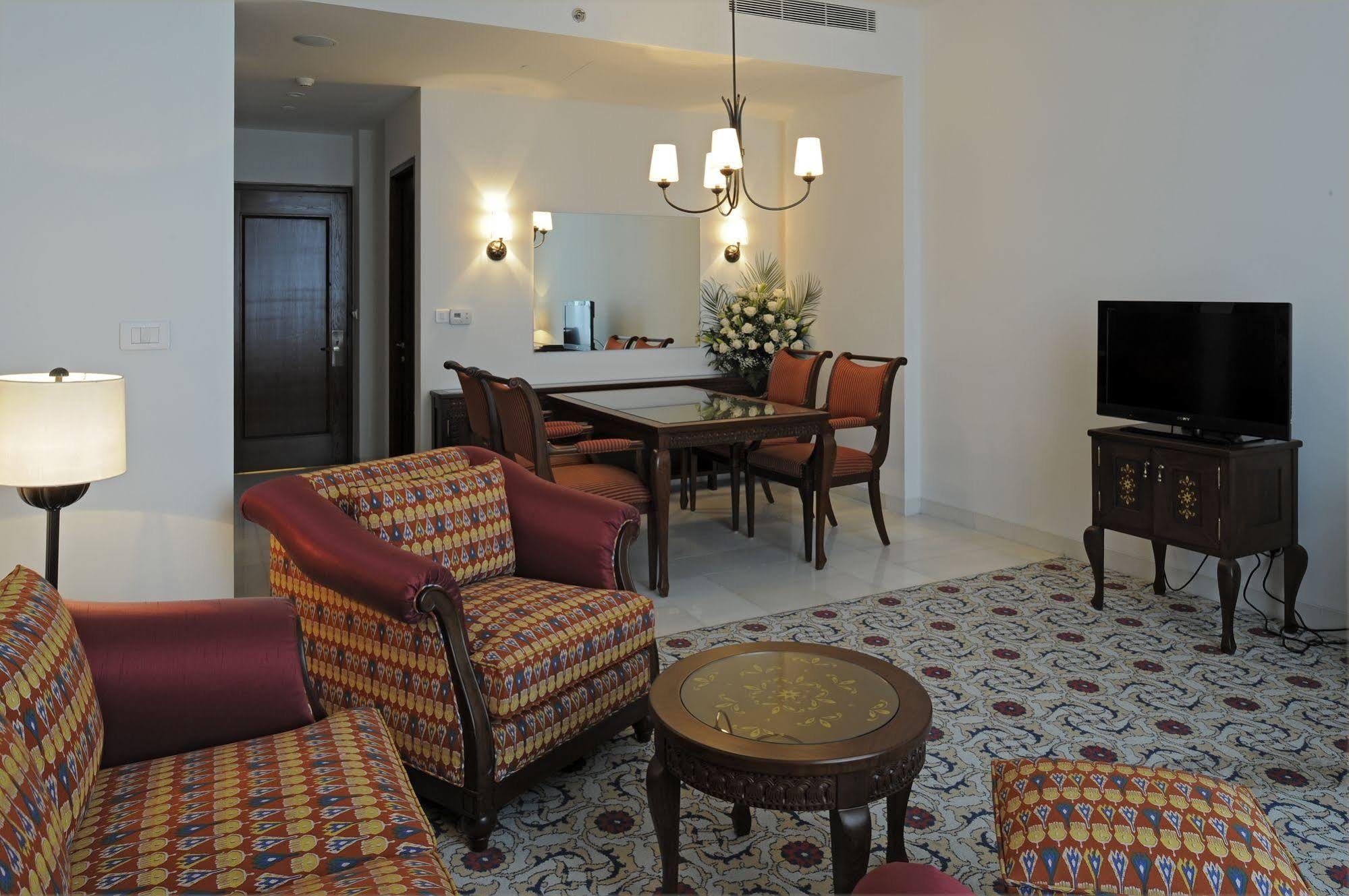 Dushanbe Serena Hotel ภายนอก รูปภาพ