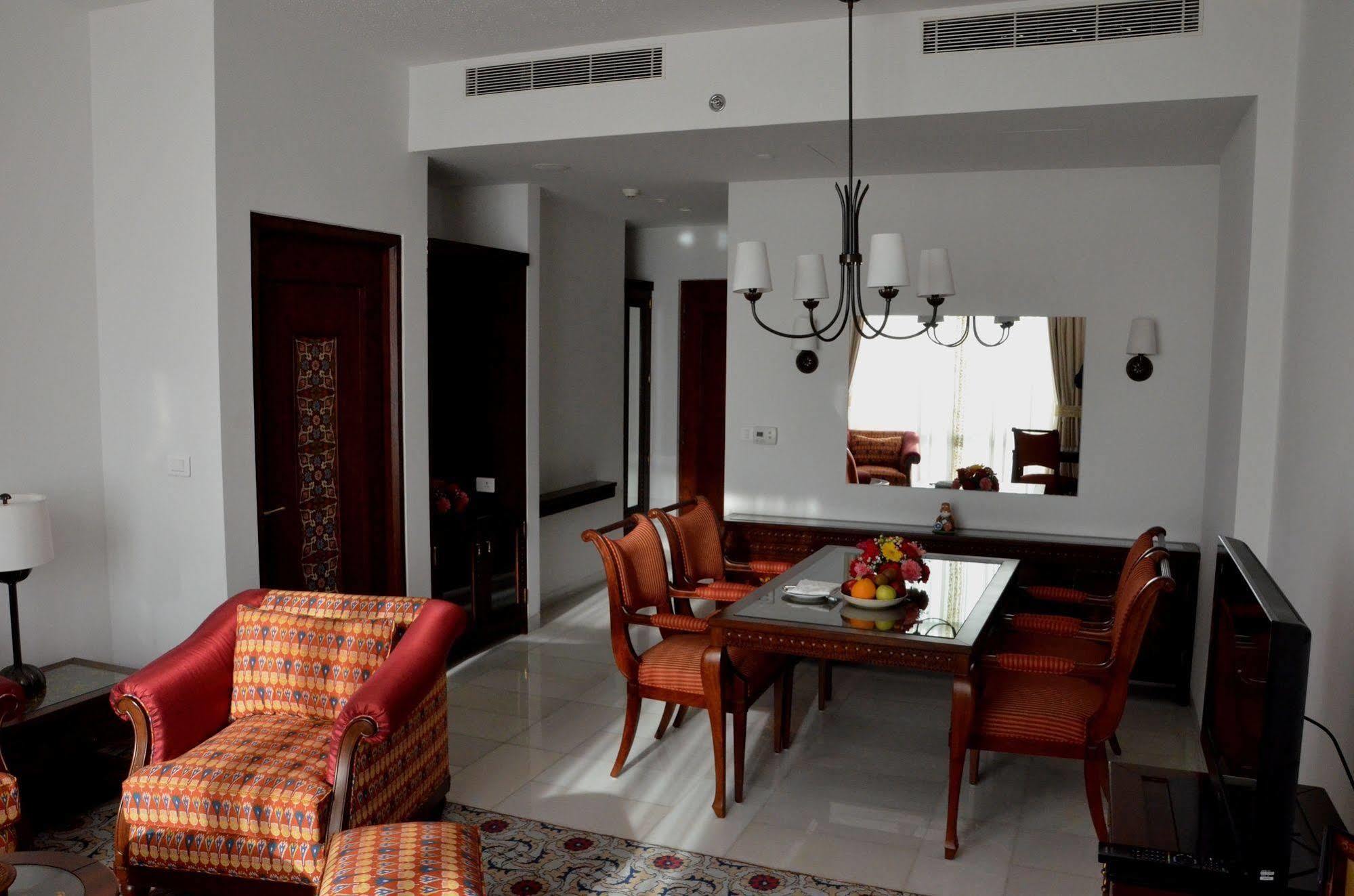 Dushanbe Serena Hotel ภายนอก รูปภาพ
