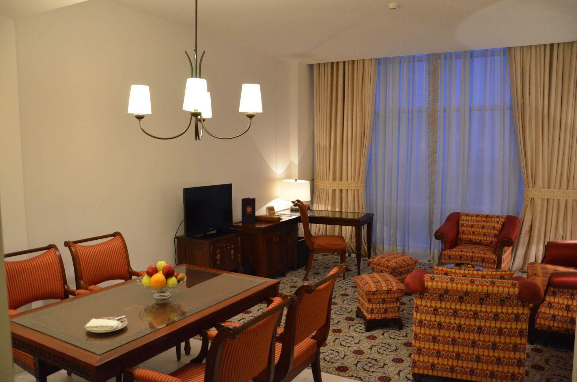 Dushanbe Serena Hotel ภายนอก รูปภาพ
