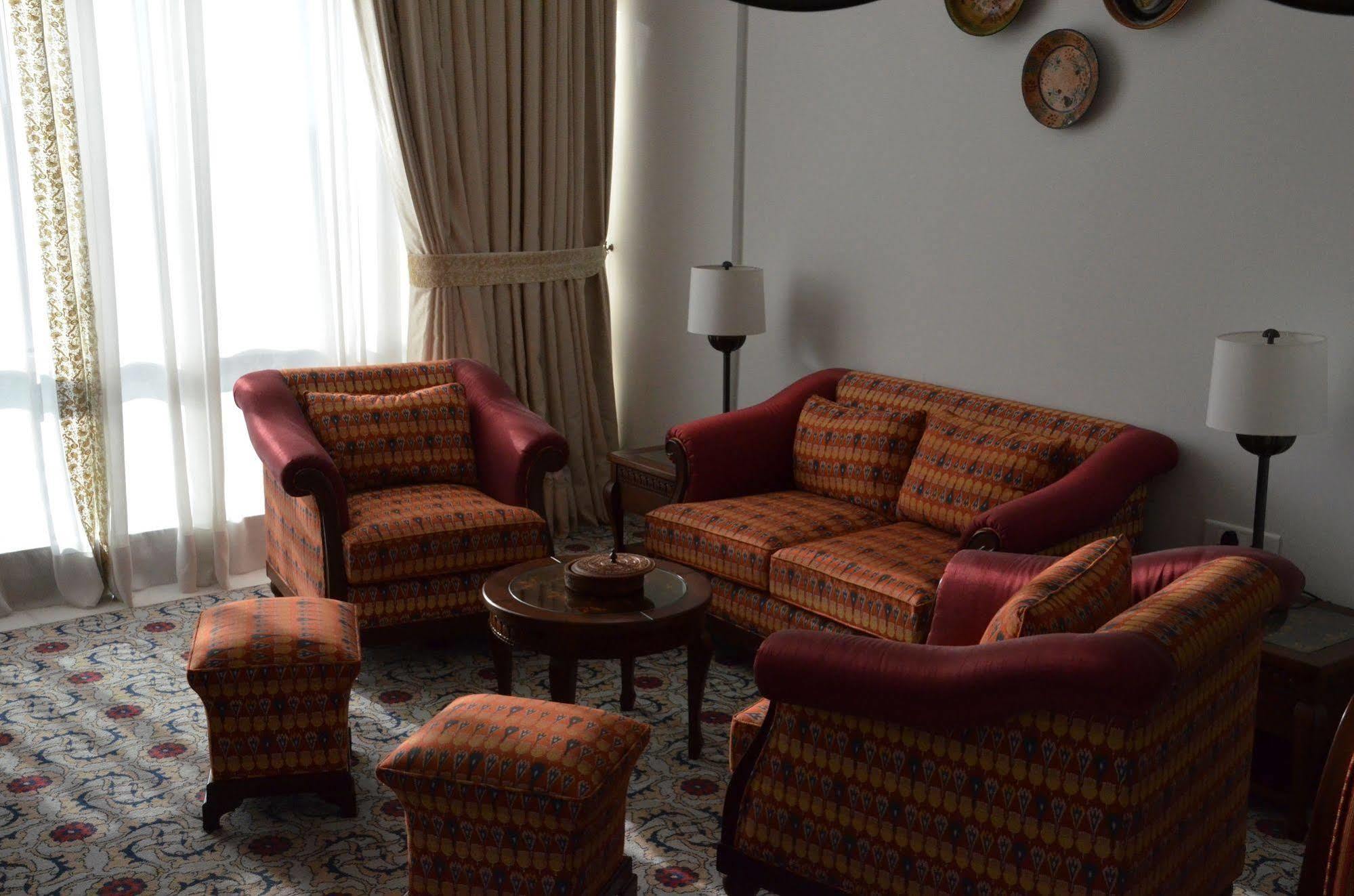 Dushanbe Serena Hotel ภายนอก รูปภาพ