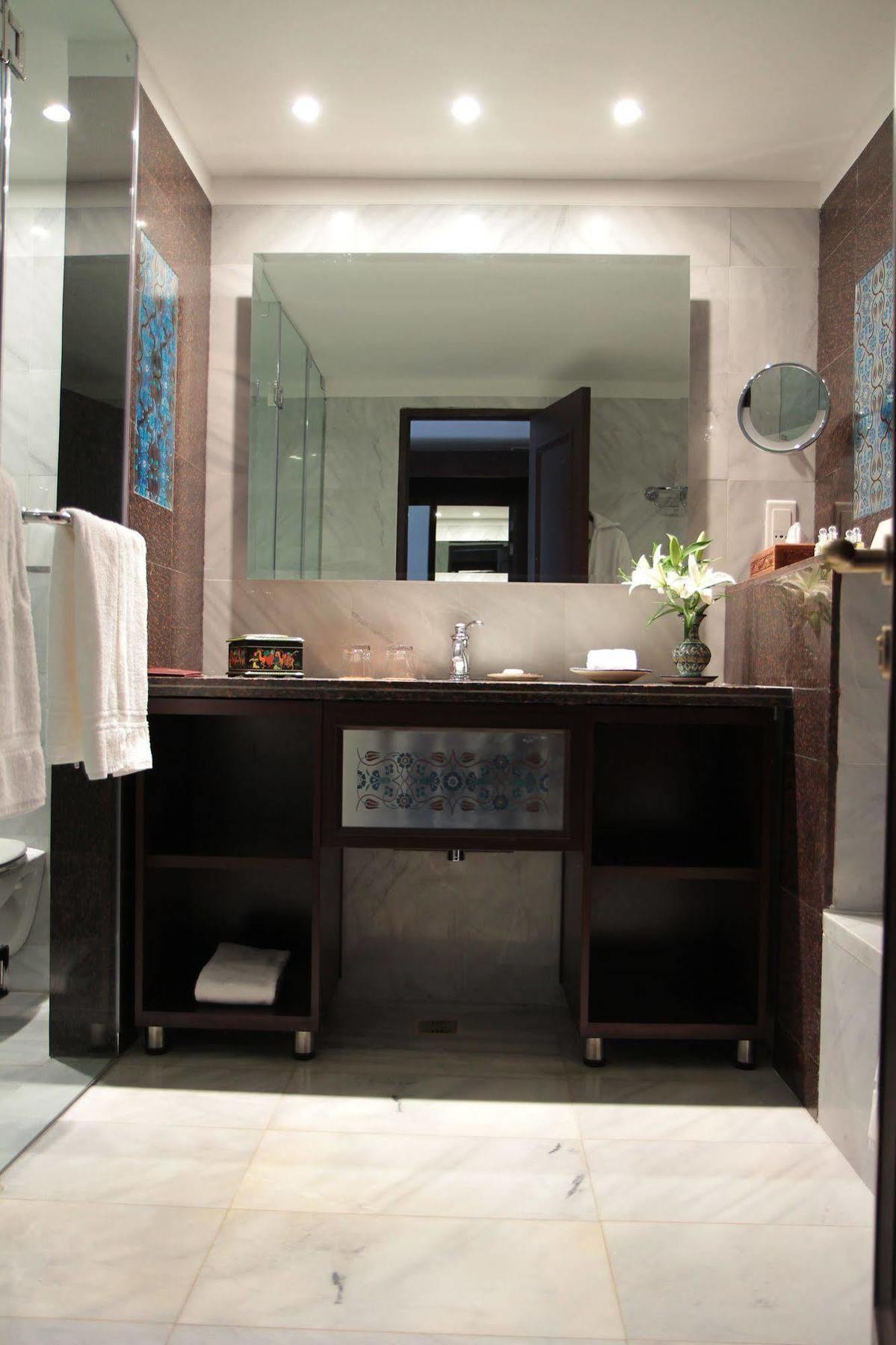 Dushanbe Serena Hotel ภายนอก รูปภาพ
