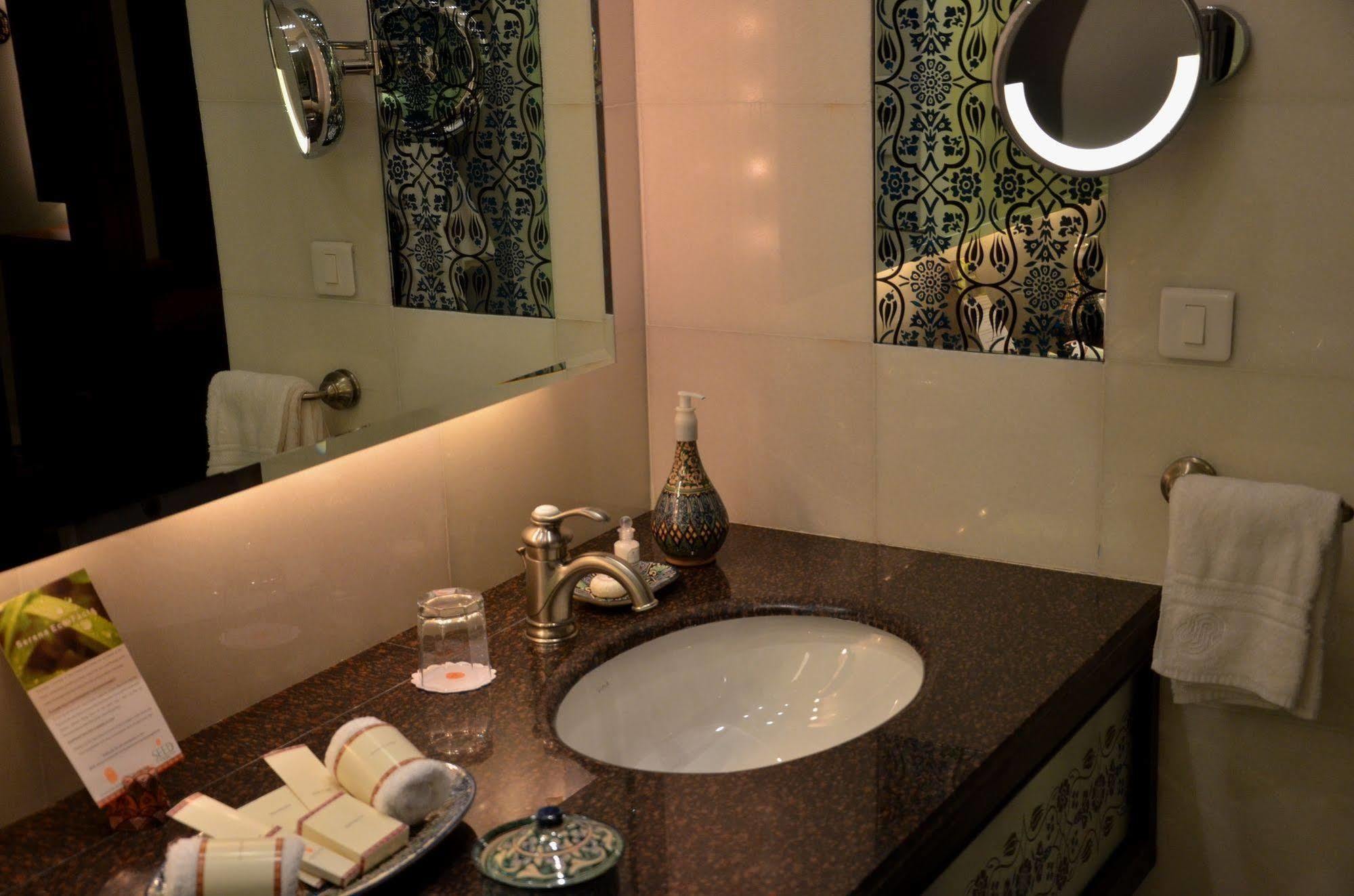 Dushanbe Serena Hotel ภายนอก รูปภาพ
