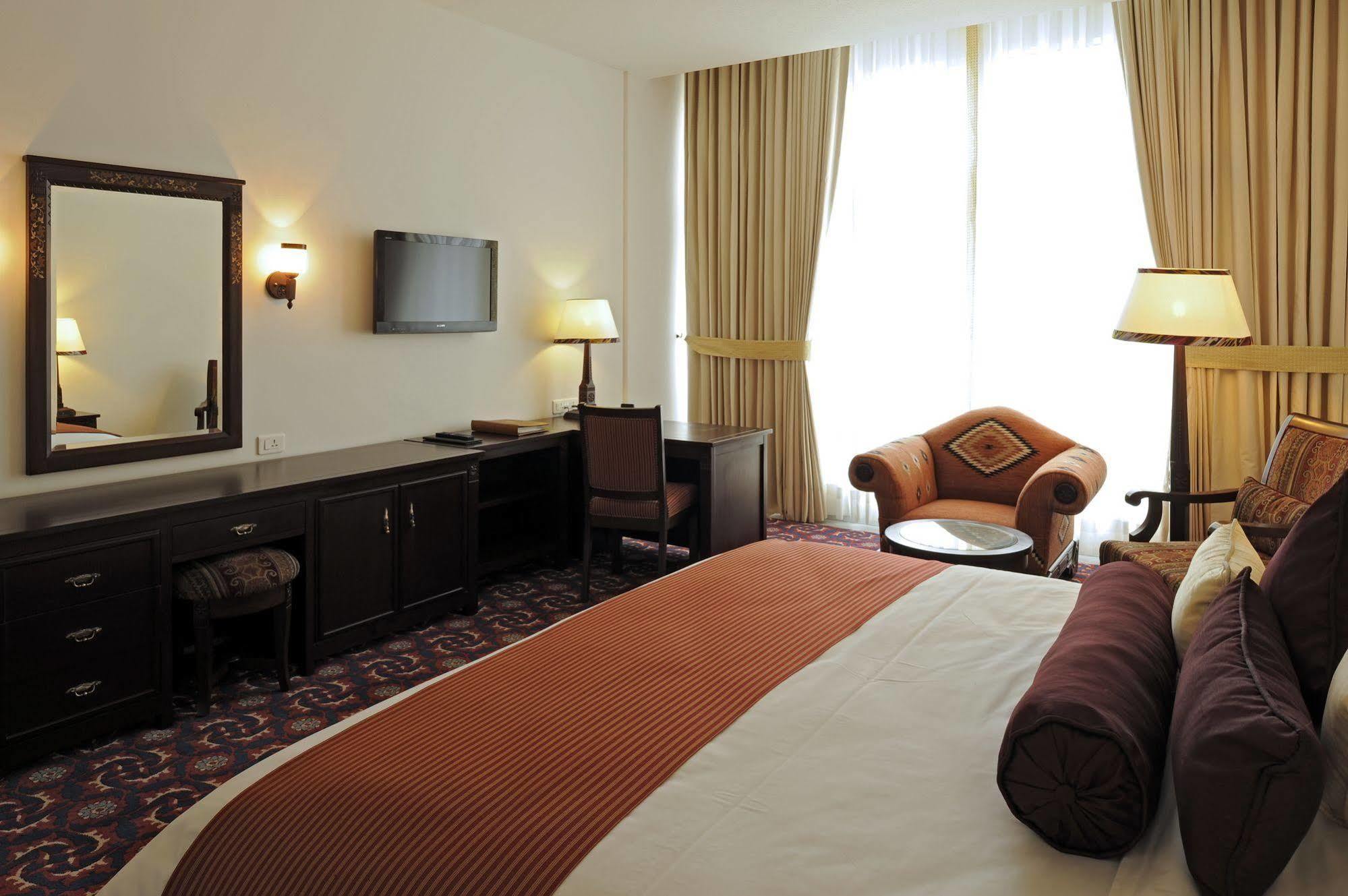 Dushanbe Serena Hotel ภายนอก รูปภาพ
