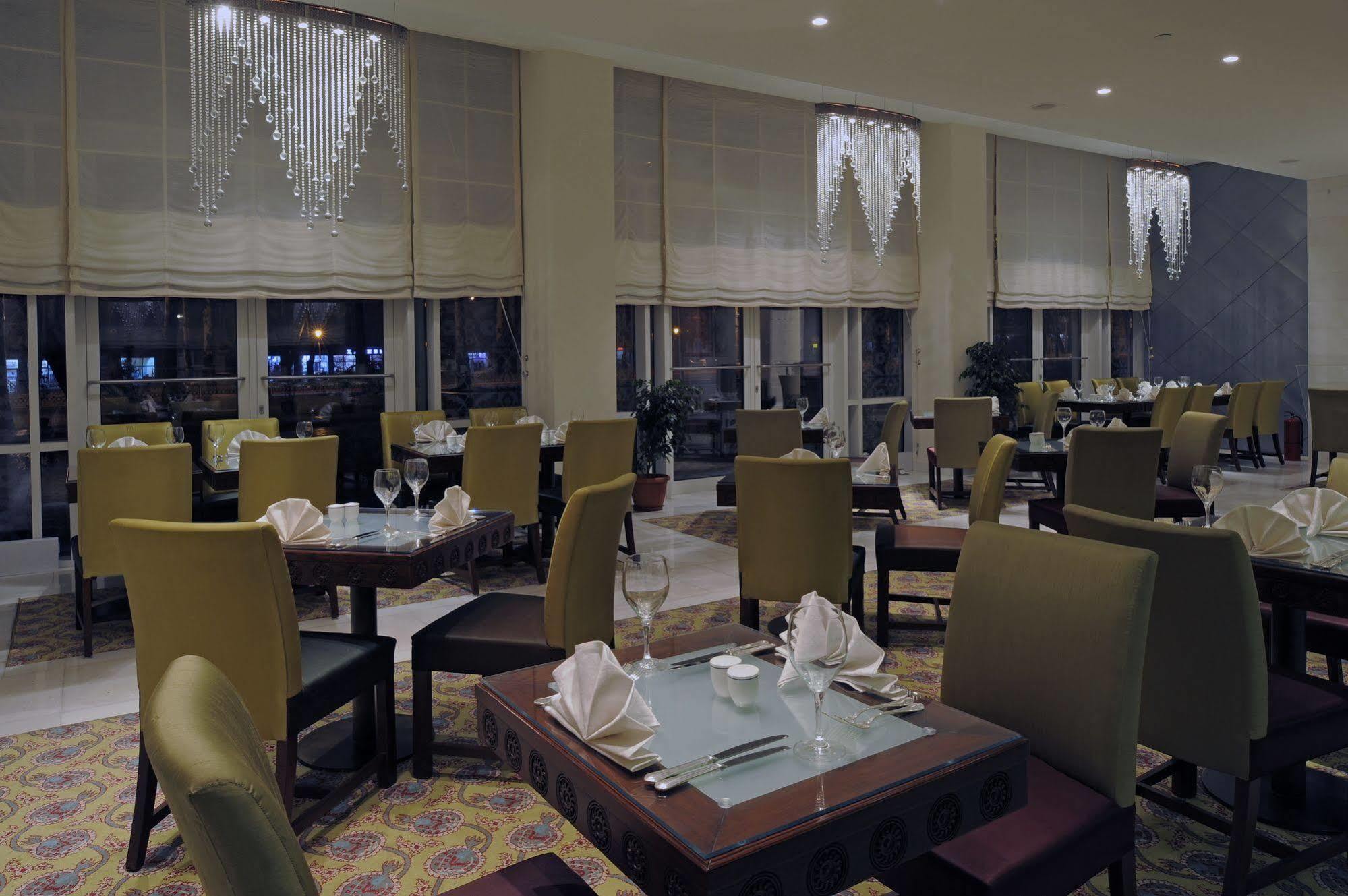 Dushanbe Serena Hotel ภายนอก รูปภาพ